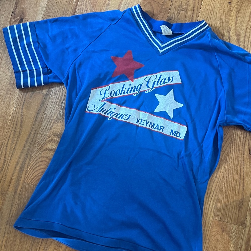 Vintage ringer style looking glass antiques tee
